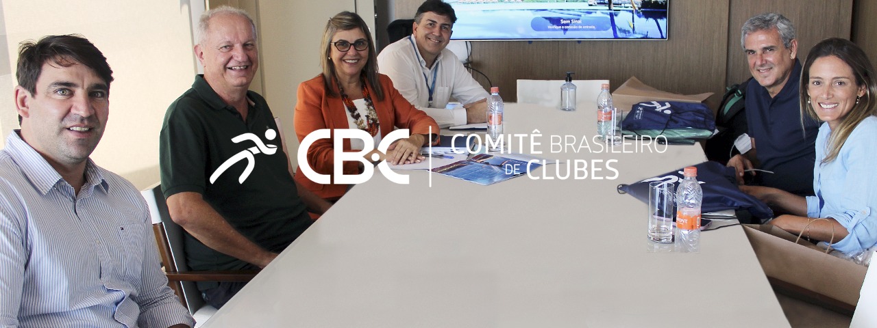 Técnico multicampeão José Roberto Guimarães visita a sede do CBC 